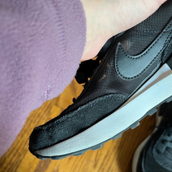 ⚫️NIKE: Boy’s size 3, “Waffle One” black & white sneakers, preowned⚫️ - Picture 6 of 9